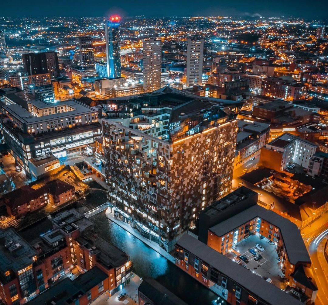 One of our all-time favourite photos of #Birmingham! 😍

Comment below and share yours with us! 📸

#BrumHour