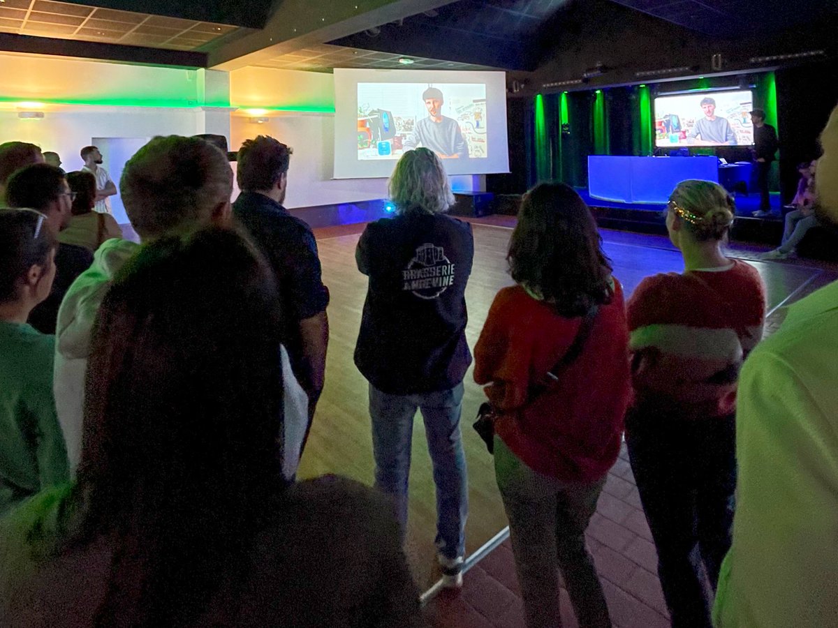 We_Forge's tweet photo. 🎂 5 ans de la Team @_What_The_Hack 🎂

✌️un écrin magique, un discours rocambolesque et une intelligence collective toujours au rendez-vous

#Banzaiii #WhatThePhoque https://t.co/CG8L8YH6QA