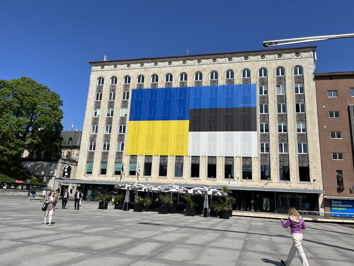 hingolfsson's tweet image. Visiting the Memorial to Victims of Communism in Tallinn is a powerful reminder that the values of freedom and democracy must be defended. The beautiful city of Tallinn and the people of Estonia are truly an inspiration!