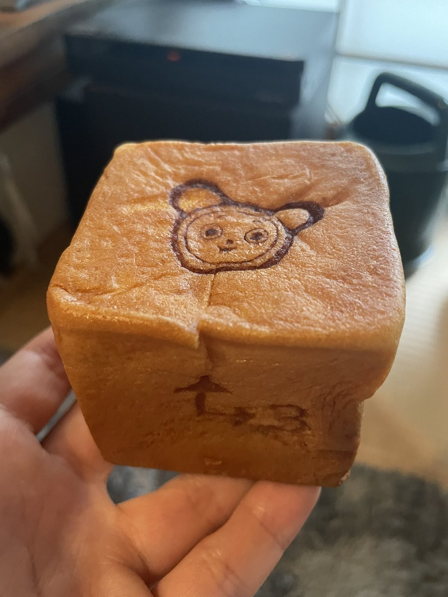 GomaMJR's tweet photo. うわさの3時のおやつアンパン。かわゆ。 https://t.co/1JROphTmVW