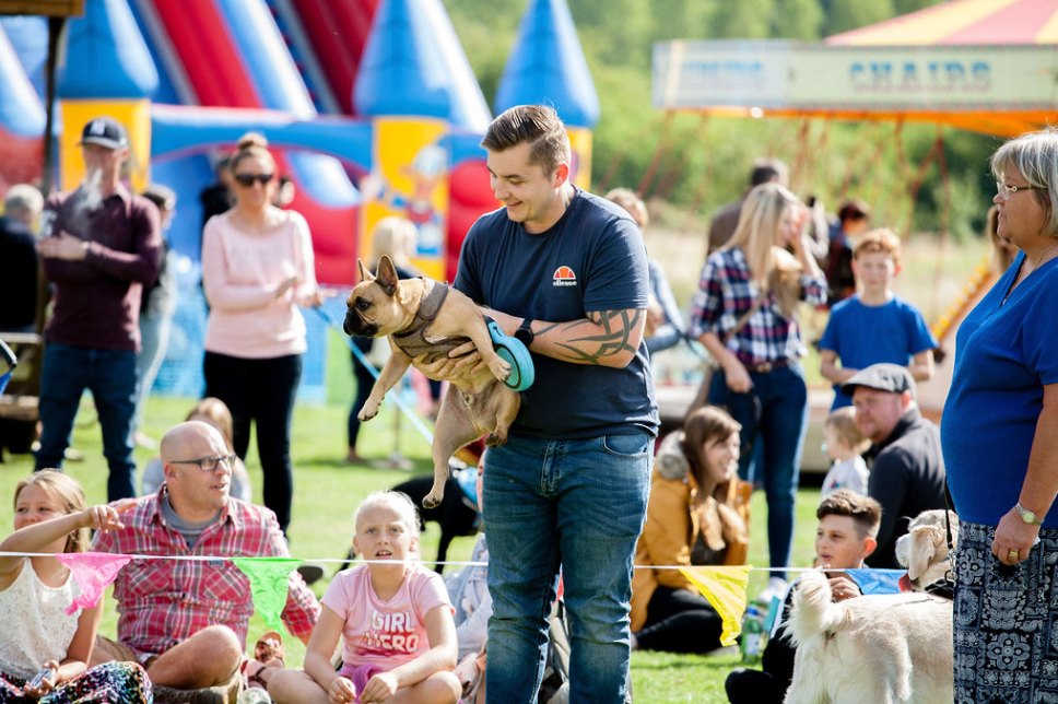 🌞 Have a day of unforgettable family fun at our Summer Fest on Saturday 17th June! 

Enjoy glitter face painting, lawn games, fairground rides, cocktails, shopping, live music from local artists, and more.

12-9pm.  £1 per person
👉 bit.ly/3BBKB15

📸 AB Photography UK