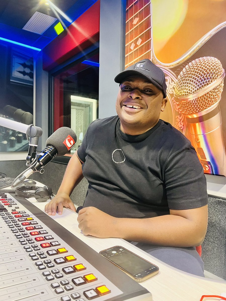 middayconnexion's tweet photo. Welcome to the show it's a #TGIF Edition & Let us know ukuthi who you want to connect with or send a shout out to #AsiConnect #12to3 #iRadioImnandiEmini
@gagasifm https://t.co/xui5pB2YTh