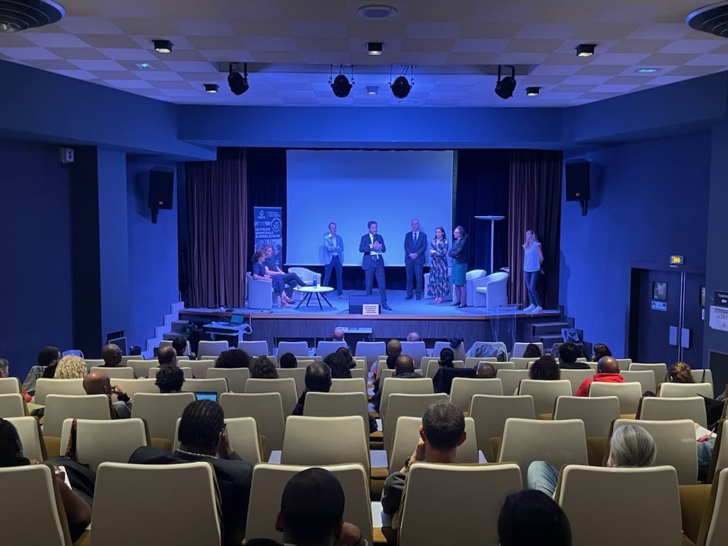 #Prevention | Lancement du 1er plan de prévention contre les tirs de pétards &amp; mortiers de <a href="/Paris/">Paris</a> 

Ce matin, formation des agents de police municipale, des médiateurs et des éducateurs pour sensibiliser les jeunes sur les risques et dangers des artifices et mortiers.