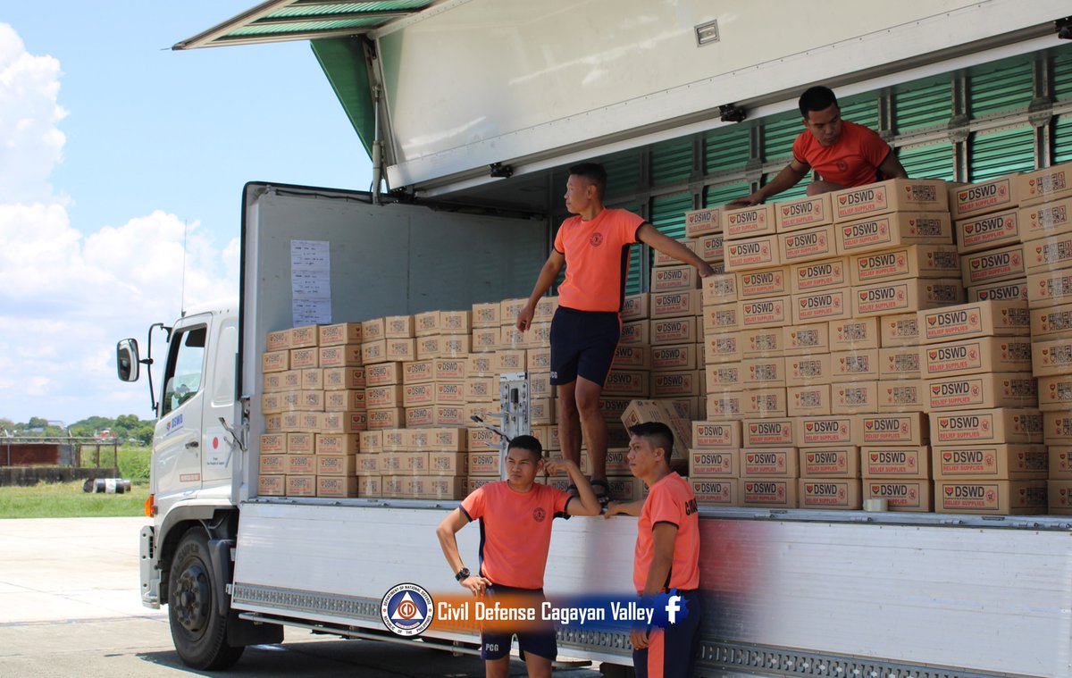 PTVph's tweet photo. TINGNAN: Pinangunahan ng Office of Civil Defense Region 2 ang paghahatid ng nasa 850 family food packs mula sa Department of Social Welfare and Development Field Office 2 papuntang Batanes nitong Huwebes, Mayo 26. (📷: OCD)

1/2 https://t.co/bQxp2omnC5