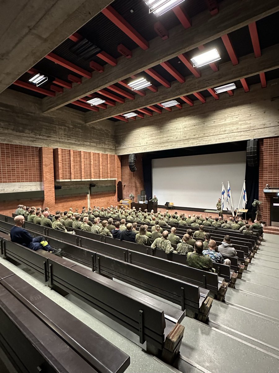 KaptKP's tweet image. Pitkästä aikaa jotain muuta kuin näyttöpäätteen tuijottamista! 🫡
Meillä on kyllä todella ammattitaitoisia reserviläisiä jotka mahdollistavat @Puolustusvoimat päätehtävän toteuttamisen. 🇫🇮
#LIST23 #Maavoimat