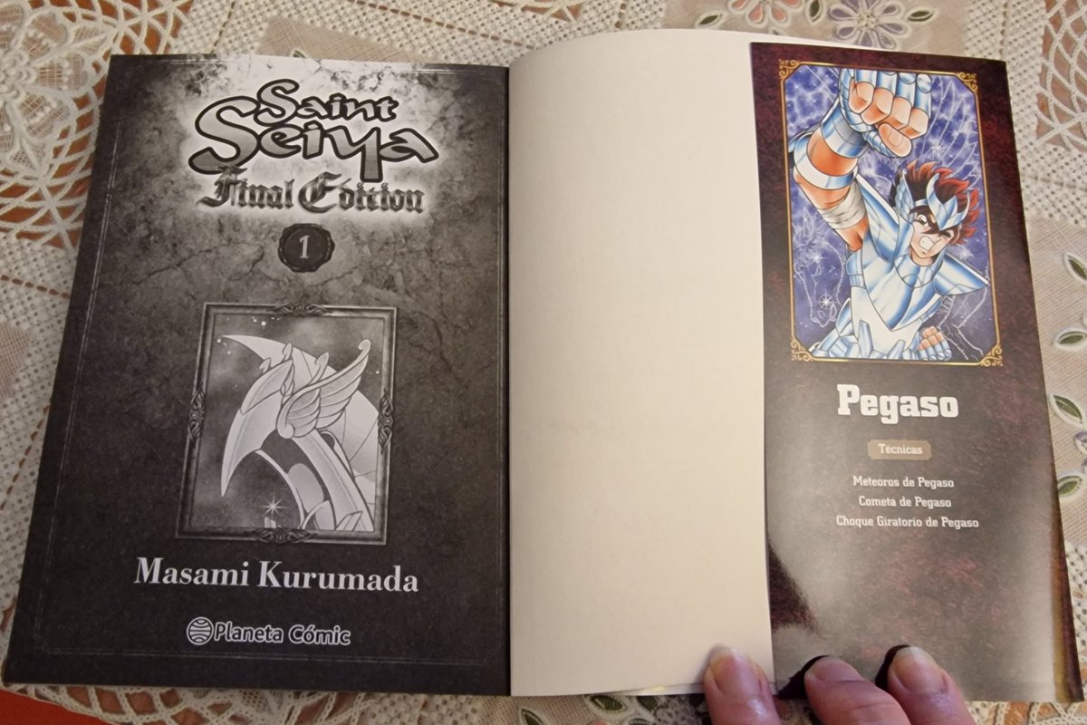 mcallus's tweet image. Ayer por la tarde recogí el primer volumen de la #FinalEdition de #SaintSeiya. 

Hace unos años de la última relectura (cuando la edición esa grande con paginas a color que sacó Planeta). Tocará una nueva... Lo mismo hasta hago una serie de artículos o de que me va pareciendo.