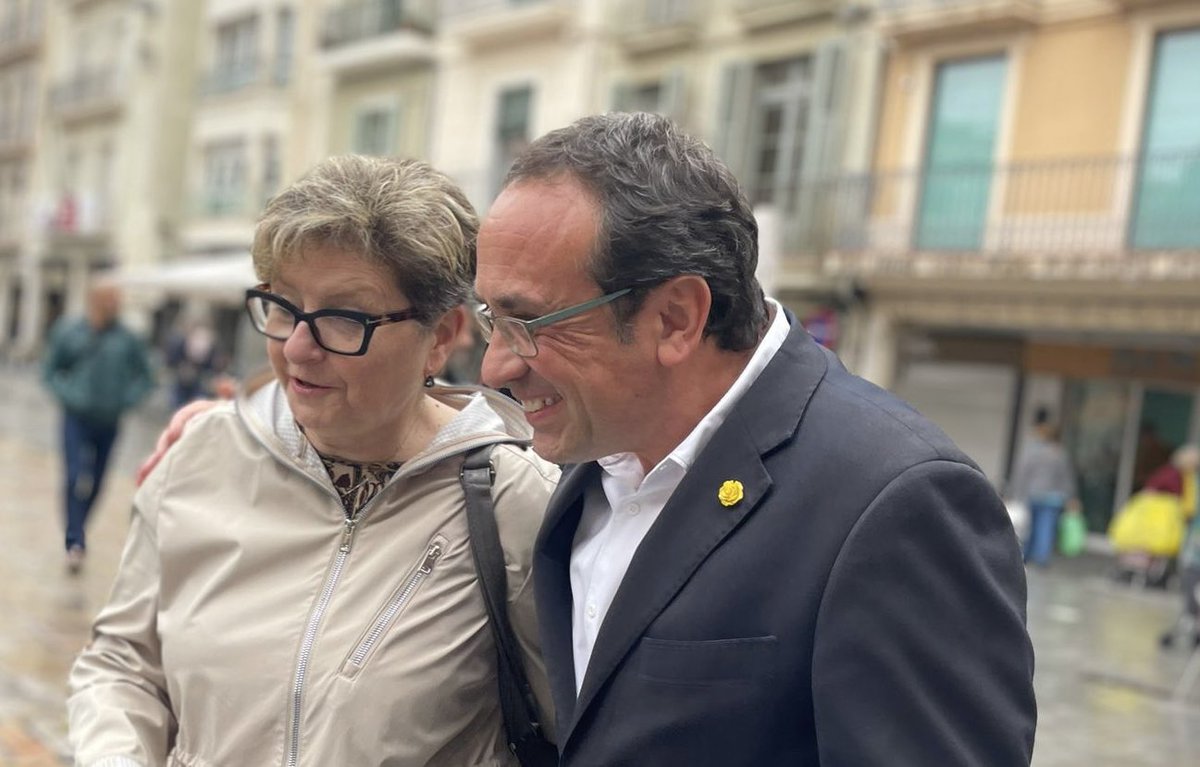 Admiro <a href="/mtpallares/">Teresa Pallarès</a>. Representa la millor expressió de la política: positivitat, coratge, generositat, resiliència (en el seu cas la resiliència és rotunda: fer front a l’adversitat, sortir-se’n i sortir-ne enfortida). 
I una vocació de servei insubornable.

Un luxe per a #Reus!