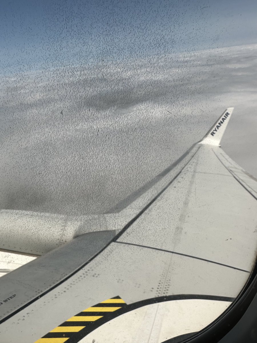 I was trying to be arty for this #wingfriday coming back Wednesday on ⁦@Ryanair⁩ but the window was a bit dusty 😊16F on random seat selection for the win 🏅 Happy long weekend all and thanks for working to those who are ✈️😎🌞