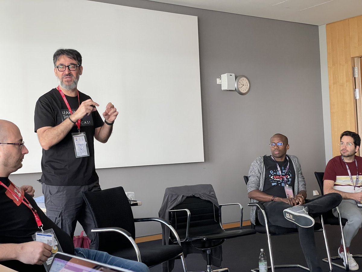 MonsieurNohj's tweet image. On commence le troisième jour avec une grande question, #gitflow serait trop complexe ? #AXASummit