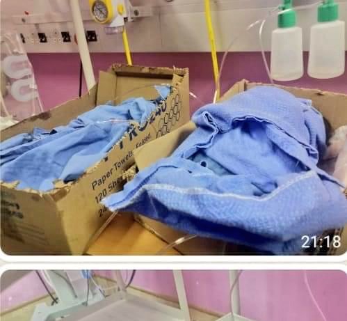CliffShiko's tweet photo. JUST IN: Mahikeng hospital in hot water after new born babies were placed in boxes instead of incubators. The neonatal ward also has a shortage of cribs as boxes were put on tables. Jacaranda FM News reports https://t.co/b6SqMMoUiO https://t.co/FgTyBg3BuX