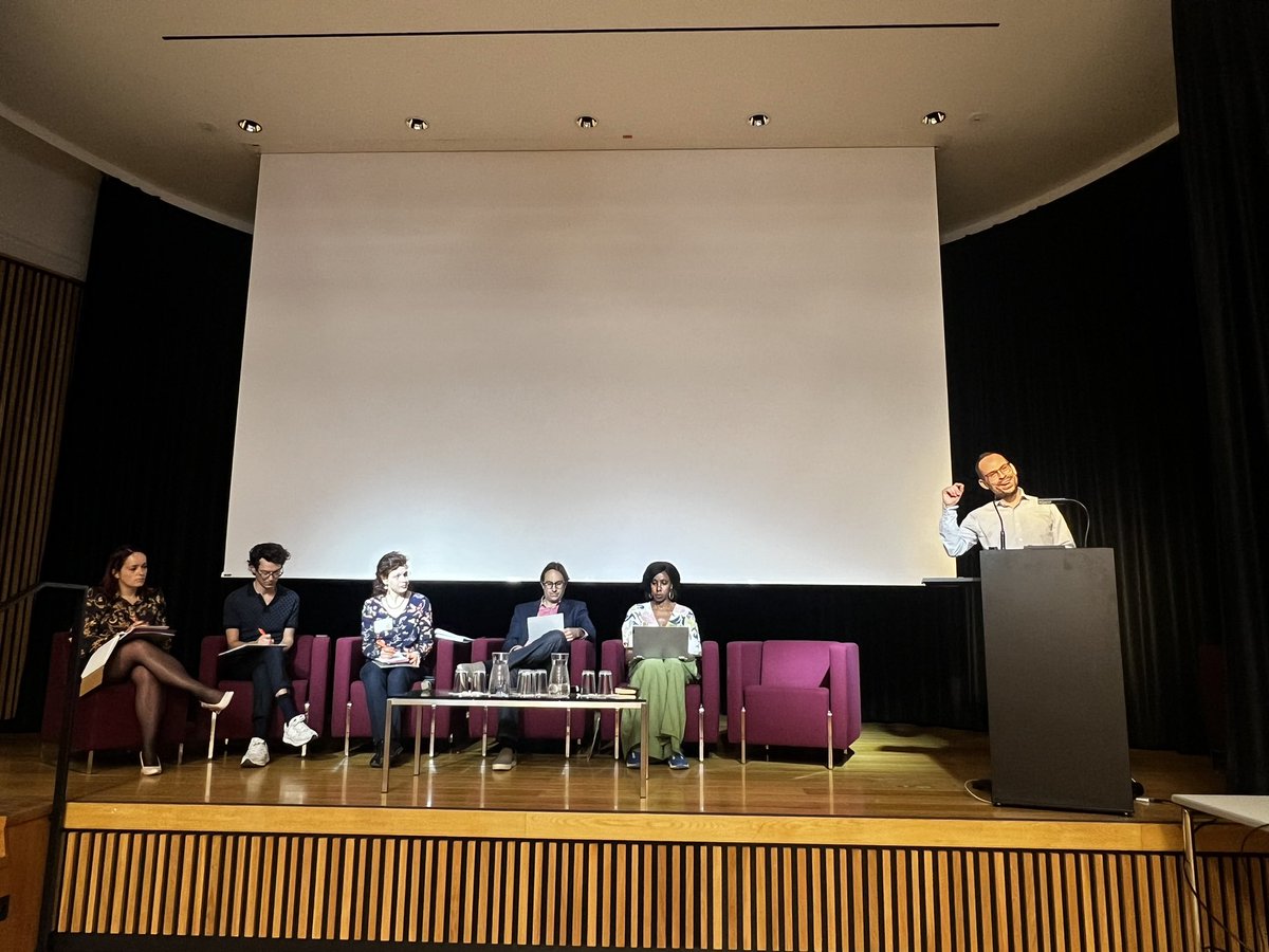 On to the second day: We start with a panel on "methods and sources of global history" with <a href="/ChaoTayiana/">Headstrong Historian</a>, <a href="/Pol_Dalmau_/">Pol Dalmau</a>, <a href="/AgataBloch/">Agata Bloch</a>, <a href="/dr_fabiosantos/">Fabio Santos</a>, Jorge Luengo, chaired by Julia Hauser.