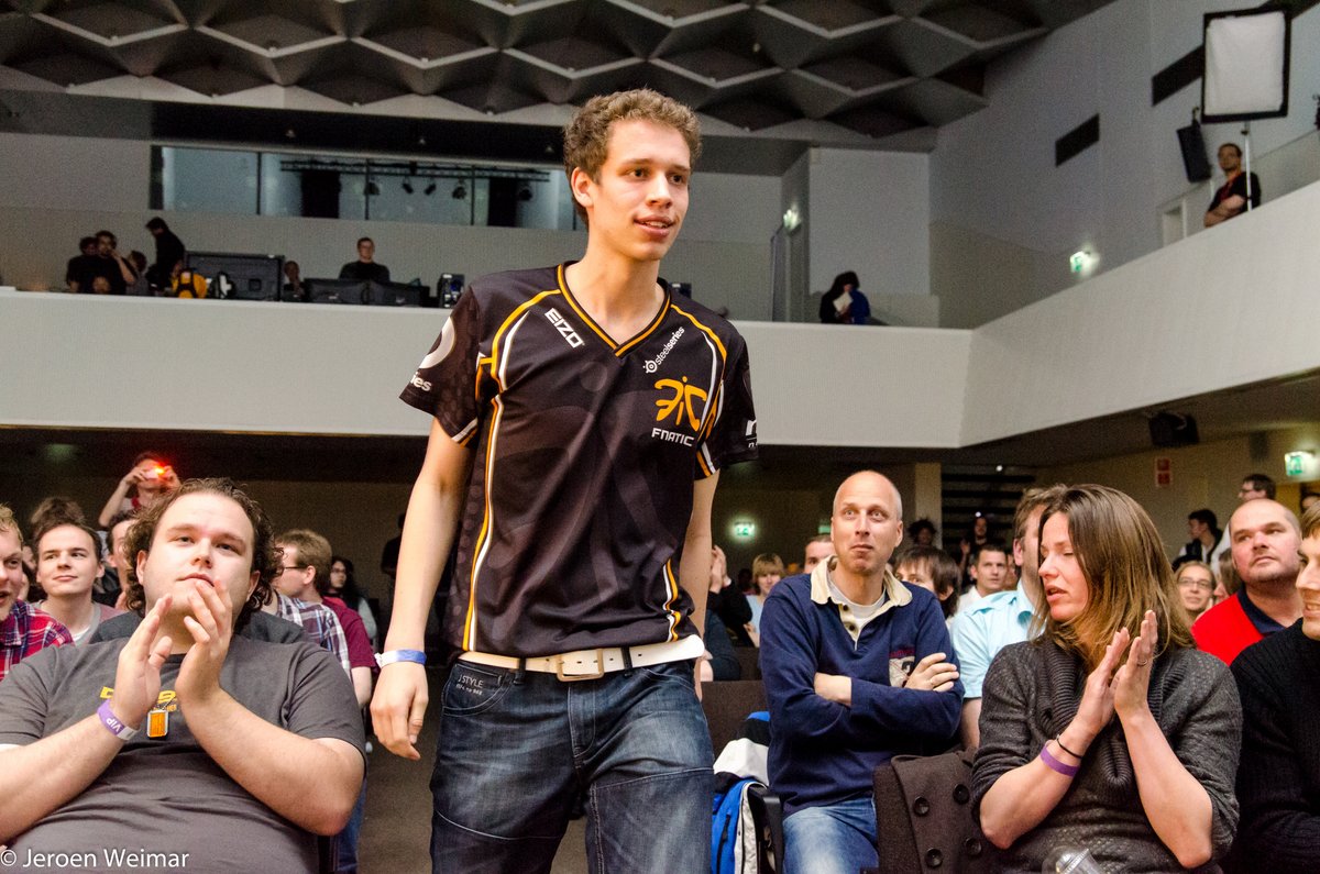 DutchStarCraftLeague tweet media