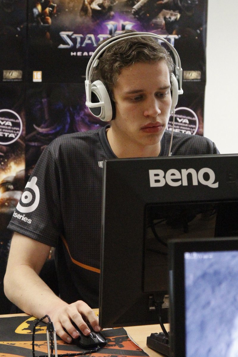 DutchStarCraftLeague tweet media