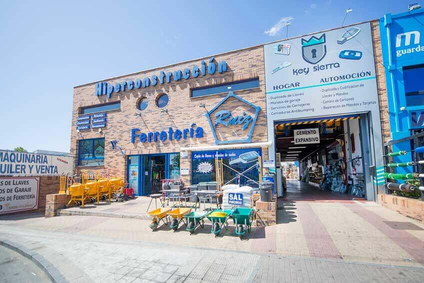 VillalbaenP29's tweet photo. Hiperconstrucción Ruiz, #alquiler y #venta de #maquinaria de #construcción con más de 25 años de experiencia en el sector. 1.500 metros cuadrados de exposición en el #P29deVillalba. Y si no está disponible, te la consiguen de un día para otro.
https://t.co/1wUO8oNIDJ https://t.co/Y60V8uHP9B