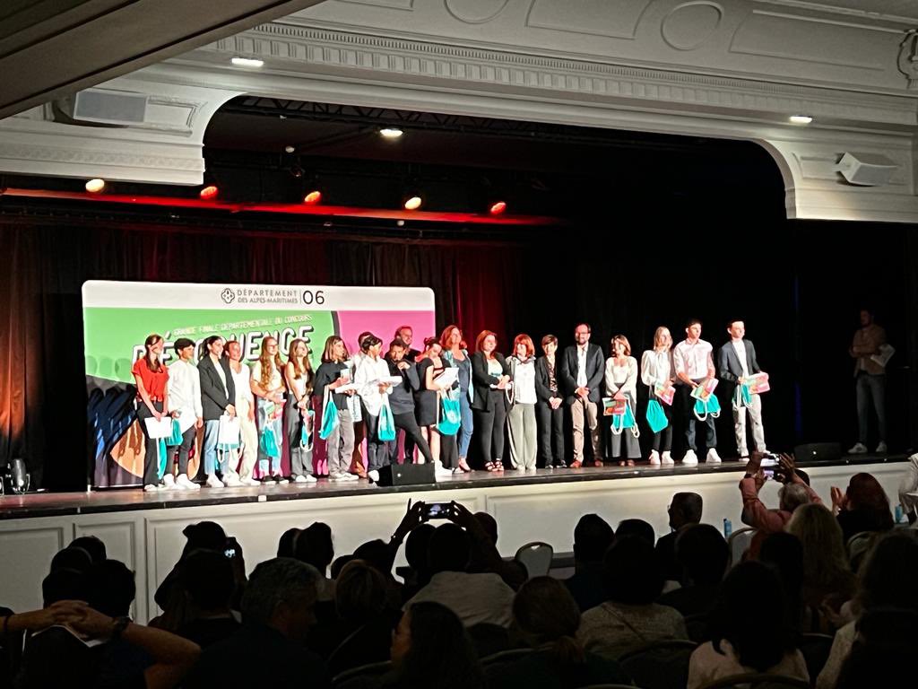 Concours d’éloquence des <a href="/AlpesMaritimes/">alpesmaritimes</a> « 180 secondes pour convaincre ». Finale des collégiens au Palais de la Méditerranée avec dans le jury notre bâtonnier <a href="/adrienverrier/">Adrien Verrier</a>  Peut-être les #avocats de demain 😊🤩
