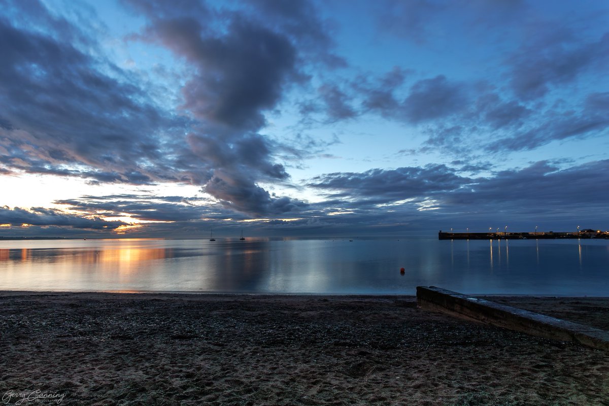 A very moody sunset on a calm evening in Skerries a couple of weeks ago. Just before the rain came.

#skerries #sunset #clouds #reflections #calmbeforethestorm #lovefingal #thefullirish #canonr6 #canonphotography #canon