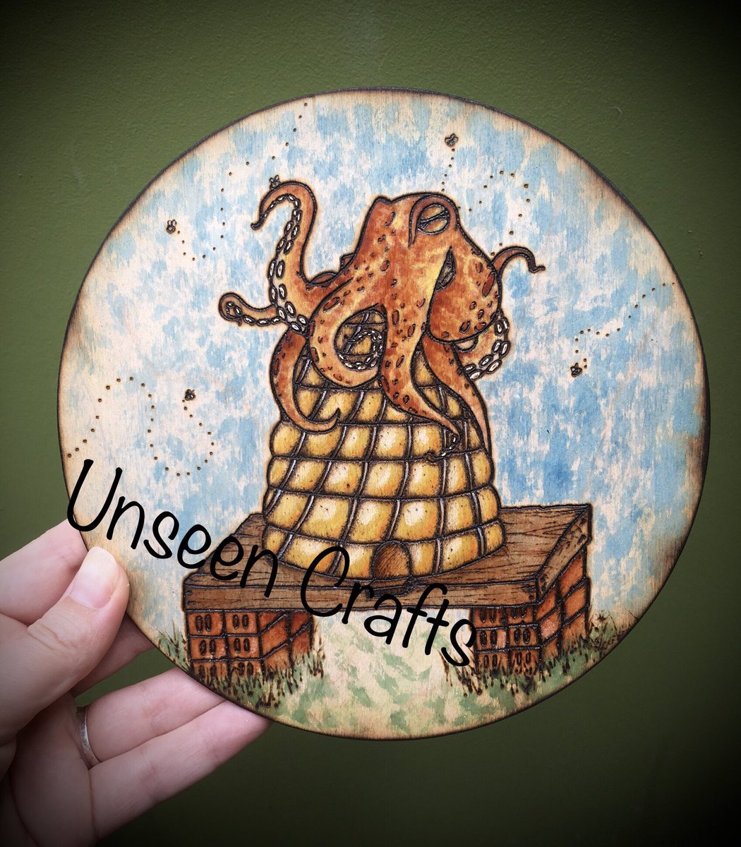 These are the only octopodes available right. Original Unseen designs, hand burned onto the wood & hand painted colours. Details on my profile here & Facebook & Instagram.
#art #craft #Octopuses #octopus #pyro #Pyrography #woodworking #SingingInTheRain #bees #handmade #nature