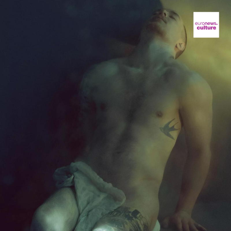 euronewsculture's tweet photo. 28-year-old photographer, @marta_syrko, is from Lviv and wants to change perceptions about disabled people in Ukraine. 🇺🇦

Her "Sculpture Series" shows soldiers in a new light.👇