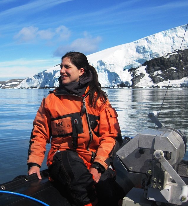 WomeninPolarSci's tweet photo. Antarctic coastal ecosystems are subject to rapid physical changes.Dolores,one of our #100polarwomen,studies the implications &amp; is interested in how the Antarctic sea bed,which provides blue carbon ecosystem services,could help mitigate CO2 emissions: 📷https://t.co/Kd6wvCtNOD https://t.co/5x5fz0WOoi