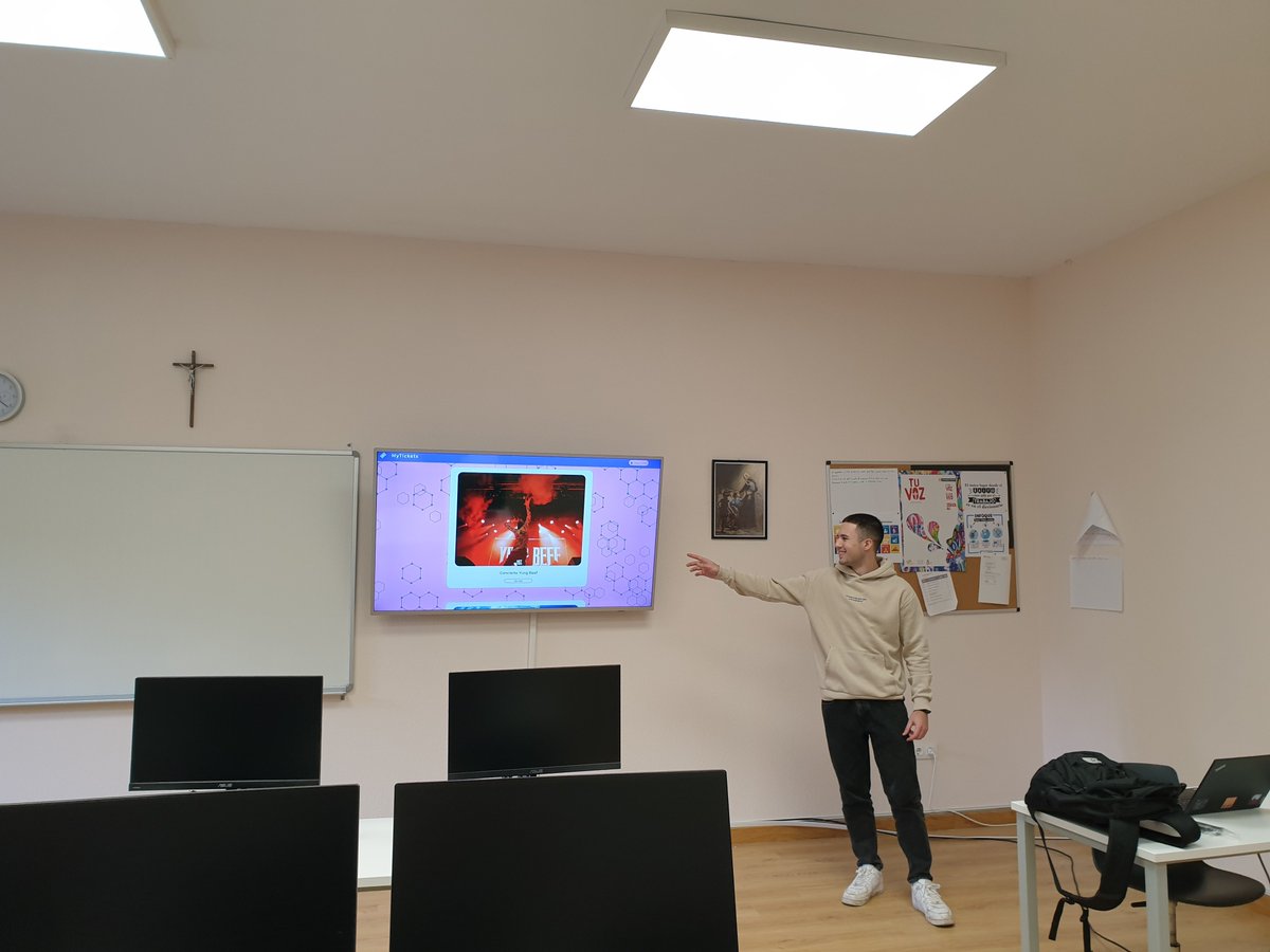 CalasanzSA's tweet image. Nuestros alumnos de 2º de #DesarrolloDeAplicacionesweb realizan la presentación y defensa de los proyectos de fin de grado.
Muy buen trabajo!!! Enhorabuena
#FP #daw #FormaciónProfesional