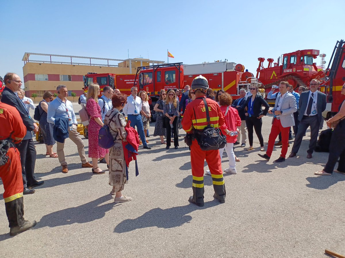 Defensagob's tweet image. Ayer por la mañana, auditores del Instituto de altos estudios del ministerio de interior @IHEMI_fr de Francia visitaron el #BIEM2 de @UMEgob para conocer su labor diaria y las actividades y adiestramientos conjuntos que hacen con sus compañeros de #FORMISC.
🇫🇷🤝 🇪🇦
#ParaServir