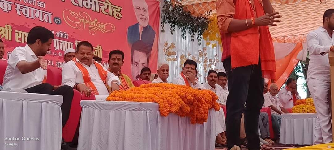 PreamiKKPandey's tweet photo. शपथ ग्रहण समारोह में https://t.co/G3Dgas2aoB