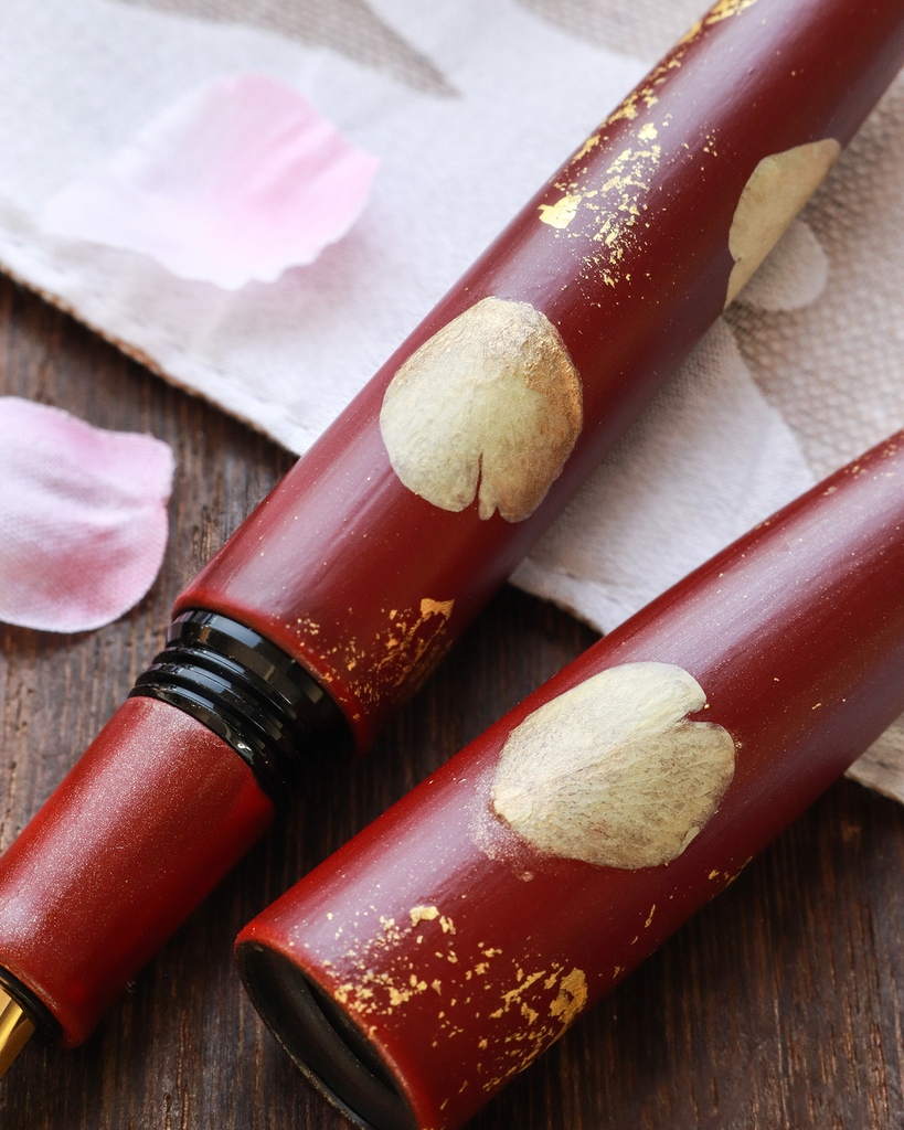 Wancher_Global's tweet photo. 🎉 Let us surprise you with the comeback of Kiei Urushi - Yozakura Akatame.
We think of how can we enjoy spring's beauty all year long, is through Kiei Urushi Yozakura which never fails to charm.
Shop now through the link below!
https://t.co/Jx3X07ot26
#wancher #urushipen #urushi https://t.co/C5KZ8YJ2Wv