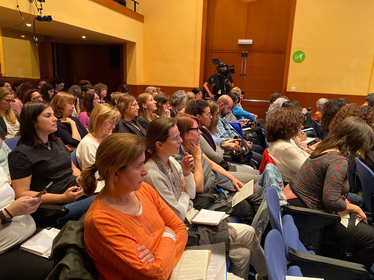 UCCAP_'s tweet photo. Iniciem la presentació de la revisió de l'Organització diagnòstica per a la xarxa de CDIAP de Catalunya a càrrec de:   

🔸Carles Celis, @ASPRONIS  
🔹Magda Rivero, @UniBarcelona  
🔸Josep Moya, psiquiatre i psicoanalista 
🔹Marta Gutiérrez, @cdiapsboi https://t.co/iqjQ8wZ8kl