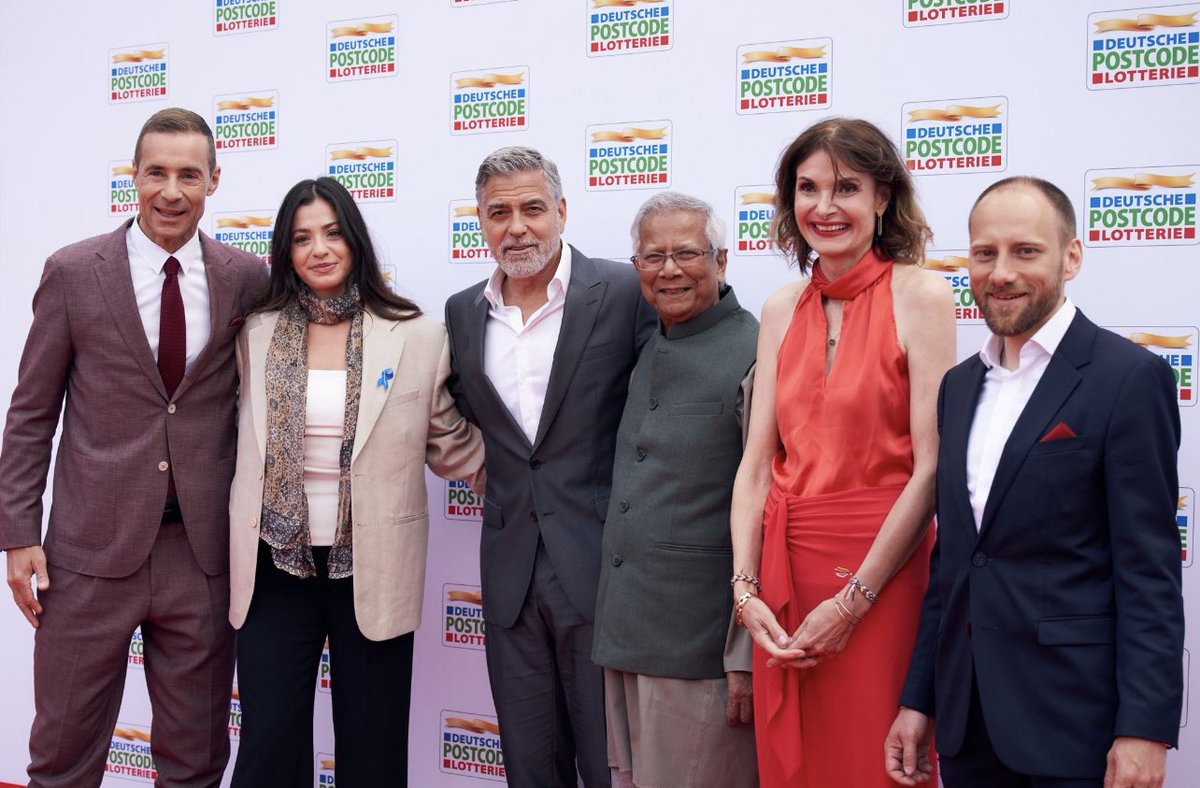 PostcodeLotterie (@dplotterie) on Twitter photo Stand Up for #HumanRights! Das war das Motto unserer #CharityGala, die wir in Düsseldorf mit rund 500 Gästen feierten und zeigten, was durch Engagement möglich ist! Mit dabei waren George Clooney, <a href="/Yunus_Centre/">Muhammad Yunus</a> sowie UNHCR-Botschafterin <a href="/YusraMardini/">Yusra Mardini</a> - #PostcodeEffekt Stand Up for #HumanRights! Das war das Motto unserer #CharityGala, die wir in Düsseldorf mit rund 500 Gästen feierten und zeigten, was durch Engagement möglich ist! Mit dabei waren George Clooney, <a href="/Yunus_Centre/">Muhammad Yunus</a> sowie UNHCR-Botschafterin <a href="/YusraMardini/">Yusra Mardini</a> - #PostcodeEffekt