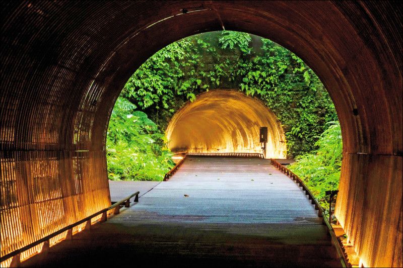 NOTICIASTaiwan's tweet photo. Una construcción amigable con el medio ambiente🌱
El túnel #Sandiaoling, en Nuevo Taipéi, se encuentra entre los ganadores de los Premios Grand Prix AFEX 2023 anunciados a principios de este mes por la Asociación de Arquitectos Franceses en el Extranjero. (📷 @NewTaipeiGov) https://t.co/ReKyt593Nj