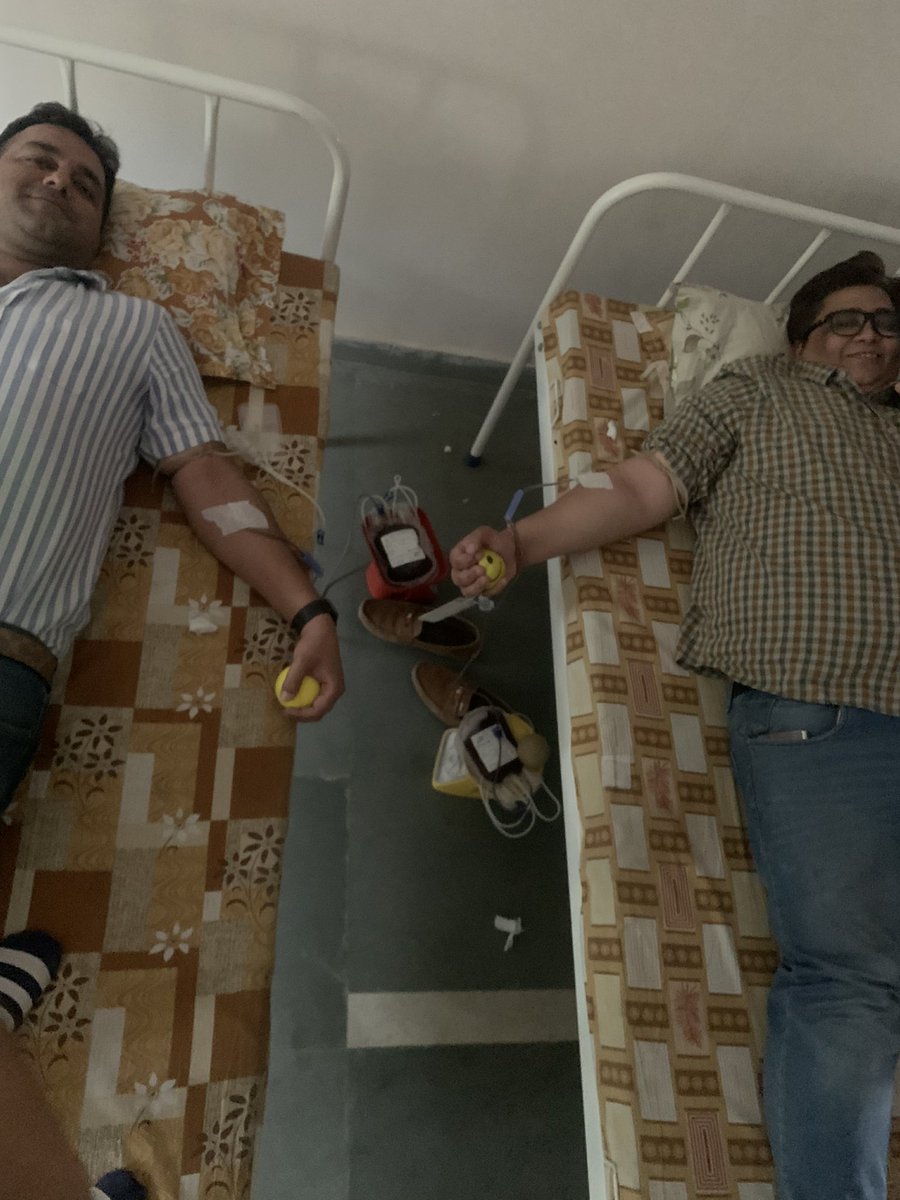 NishitChopra1's tweet photo. Donated blood with @UtsavParasar at #doxblooddonationcamp @ #stxaviersdoranda today

#donatebloodsavelives
#GTvsMI 
# https://t.co/3FkZfdDYdA