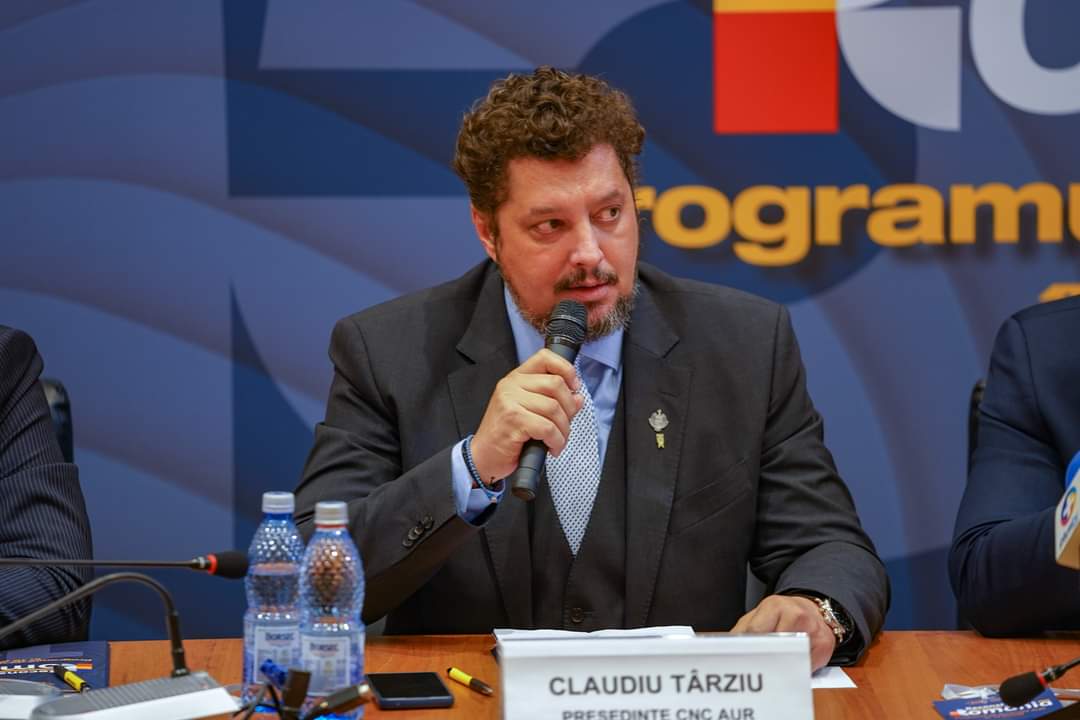 aurmaramures's tweet photo. 🇷🇴📢„Reconstruim România: Programul de #guvernare AUR în 15 puncte” a fost prezentat la #Bacău și #Iași
AUR este singurul partid de până acum care pune în dezbatere publică #programul de #guvernare pe care vrea să și-l asume.
#Romania #Programdeguvernare #AUR https://t.co/lXMMUO41D8