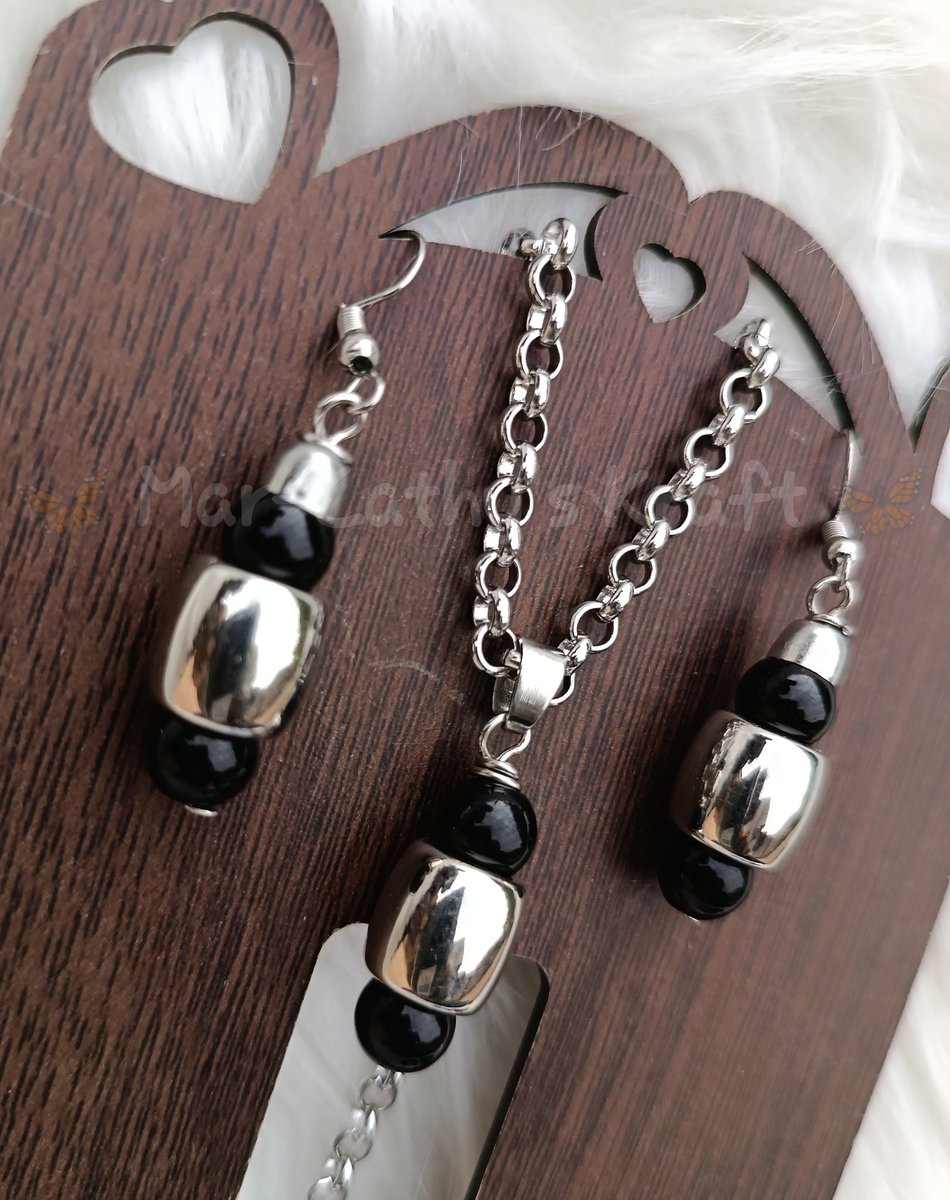 MarCathys_Kraft's tweet photo. The uniqueness and originality of #beaded_earrings, beautifully transform your style from basic into simple, classy and elegant
.
.
#earrings #pendant #earrings_n_pendant #beadedearrings_n_pendant #beaded_pendant #everydayaccessory #everyday_fashion_accessory #everydayfashion https://t.co/sBKxEgwSbj