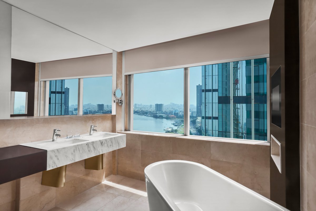 MeridienSaigon's tweet photo. All-in-one Destination! Le Méridien Saigon is where the creative-minded, the culture-seekers, and those who live to savour the good life unlock the best of Ho Chi Minh City. 
Book now &amp; get 2000 bonus points every day: https://t.co/BOs6M9aVrO
#LeMeridienSaigon #MarriottBonvoy https://t.co/Rtq9xAYLew