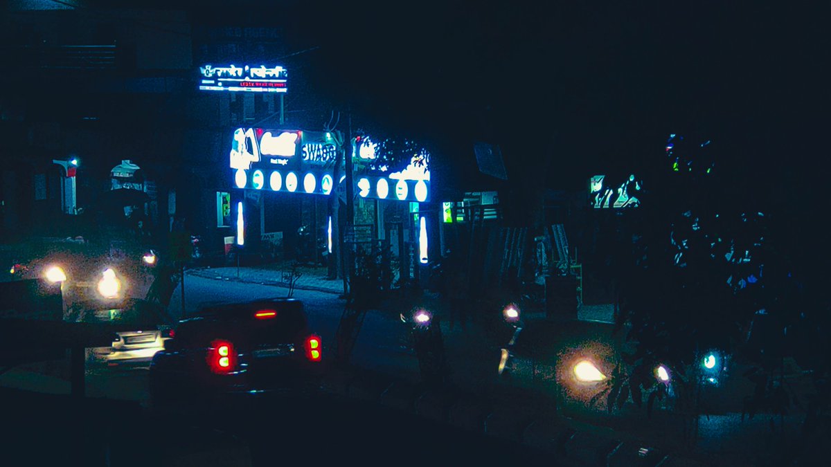 EditzStation's tweet photo. SwadGanj #photography #cinematography #nightstreet #streetphotography #streetnight https://t.co/ZmK0uwtPaO