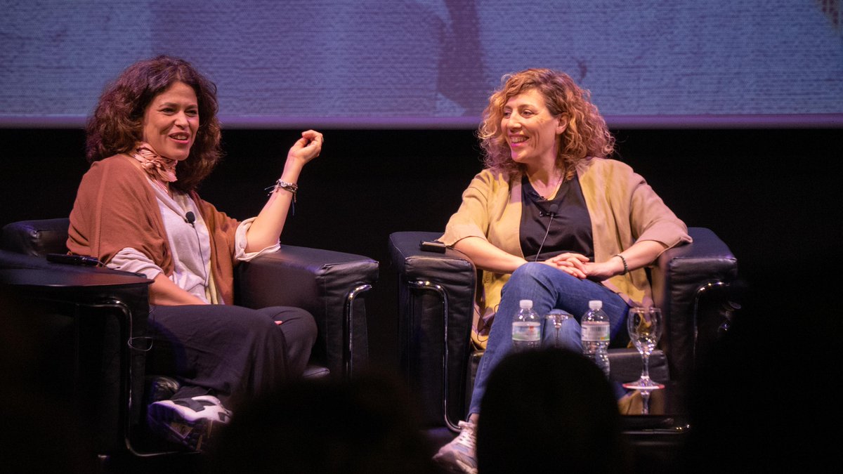 filmingranada's tweet photo. MIL GRACIAS! a Eva Leira y Yolanda Serrano por su maravillosa charla sobre el proceso y el valor del casting. Sin duda, uno de los encuentros más divertidos, ricos e inspiradores que han pasado estos años por #Granada. 🎬👏👏 #FilmingLab @DANIROVIRA @atorrem
📸Eva López https://t.co/vCrCV7q2za