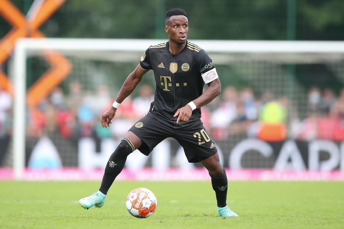 Just imagine: The game between Dortmund and Mainz ends in a draw while Bayern and Köln are still playing with the result also being a draw which won’t be enough for Bayern to become German champion. And all of a sudden, Bouna Sarr steps in and scored a goal from outside the box…