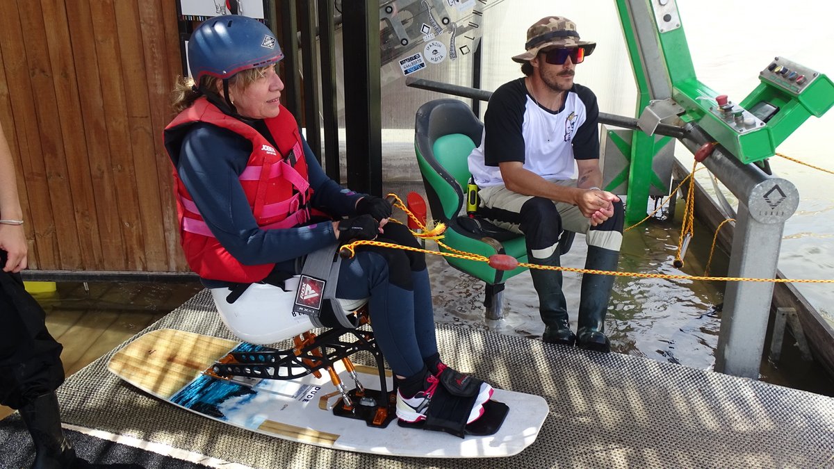 Fund_Tambien's tweet photo. “Se lo recomiendo a todo el mundo, es un deporte al aire libre que te da una sensación sin igual, además te permite sociabilizar”, explica nuestra deportista #NathalieCarpanedo esperando que muchas más personas se sumen a practicar sitwake😍- Sigue Hilo
#TuTambiénPuedes #Sitwake https://t.co/wLFSR3zoYl