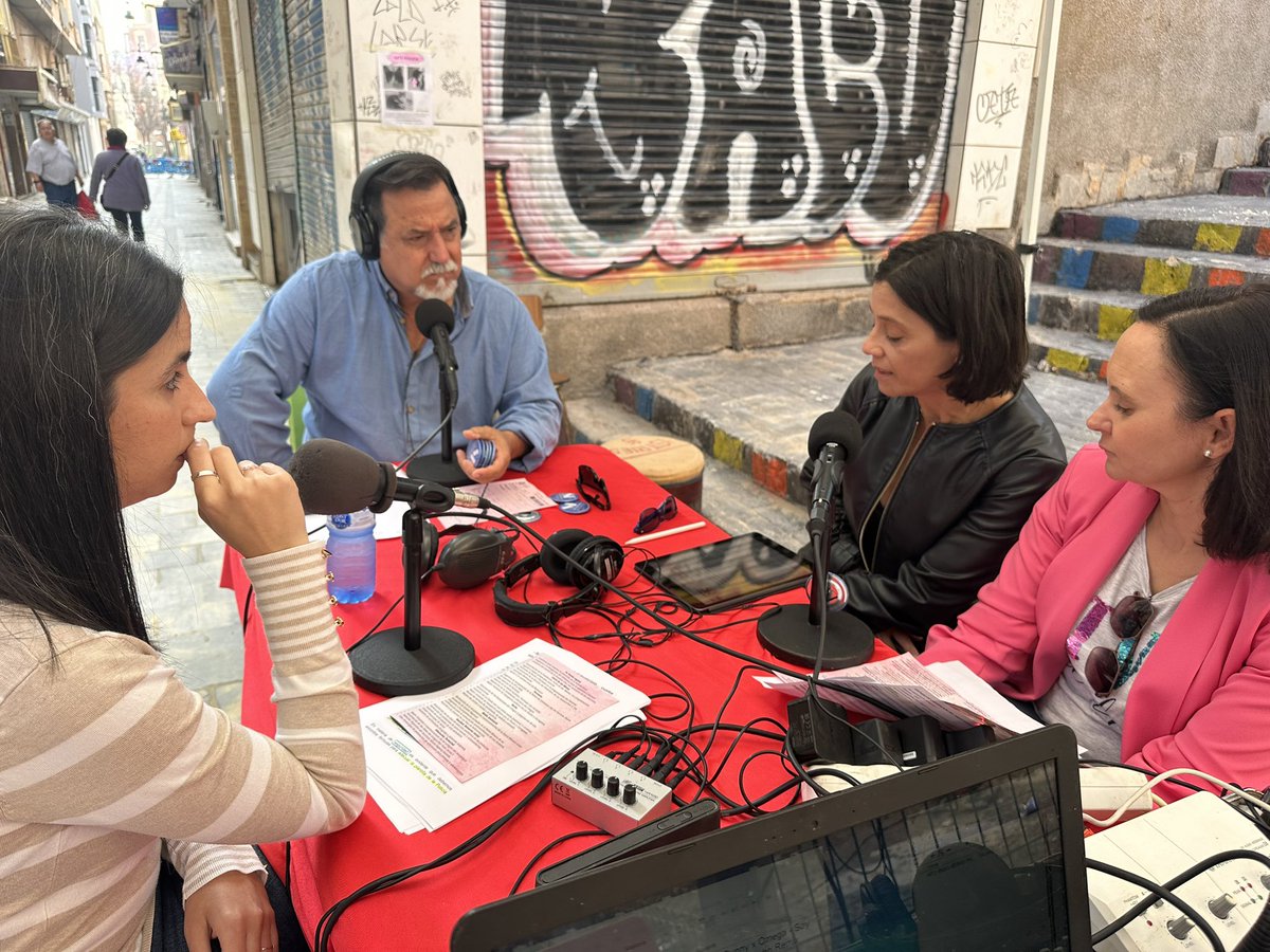 MC_Regional's tweet image. 🔝 Nuestra líder, @Esther_GuzmanLi, junto a las candidatas de MC en #Cartagena 🇩🇰 y #LaUnión ⛏️, @IsabelGarciax2 y @MarisolGarLU, explican a los oyentes de @gacetaradiotv que MC es el voto útil.

👌Aportamos soluciones.

📢Somos la voz de la justicia en la Región.

#VotaDobleMC🗳️
