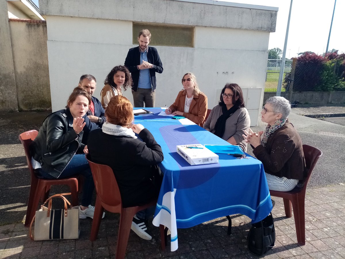 vlnchartres's tweet photo. Ils ont vécu des ruptures de vie perso/pro. Ils ont rebondi grâce à un parcours d'insertion. Ce matin, #poleemploi et les #Siae du bassin de #chartres organisent un #jobdating pour eux. Ils sont préparés/motivés #Emploi #recrutement @poleemploi_RCVL https://t.co/93BknEW3Qs