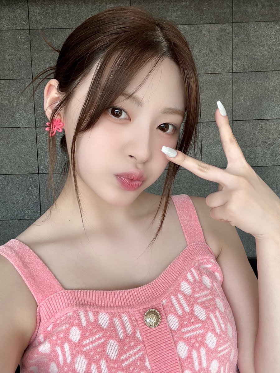 STAYC_official's tweet photo. 🦊💬
데싱디바… 너.. 좀 예쁘다..?🌷

#STAYC #스테이씨 #Seeun #세은 
#데싱디바 https://t.co/nag0tHJuNK
