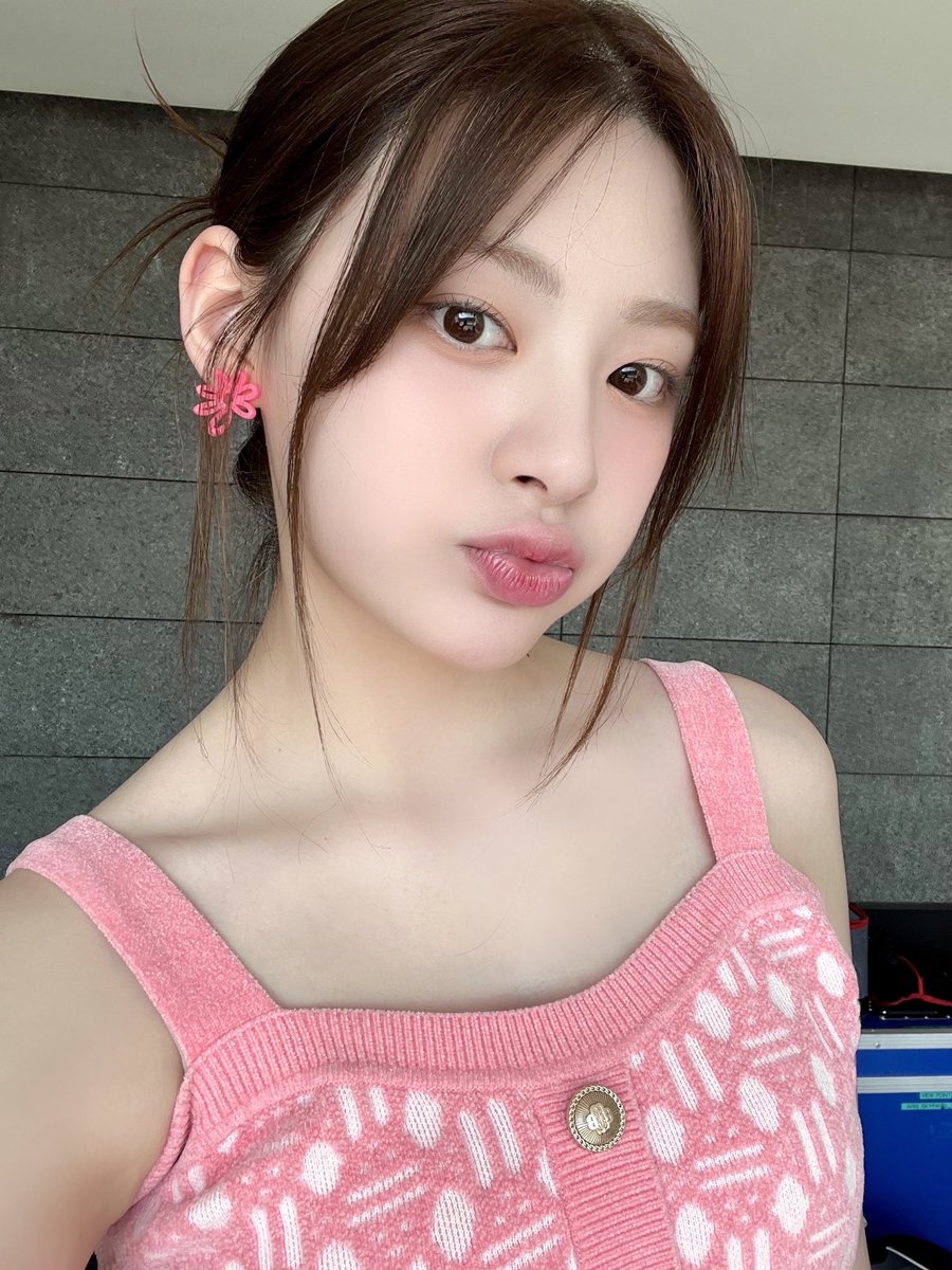 STAYC_official's tweet photo. 🦊💬
데싱디바… 너.. 좀 예쁘다..?🌷

#STAYC #스테이씨 #Seeun #세은 
#데싱디바 https://t.co/nag0tHJuNK