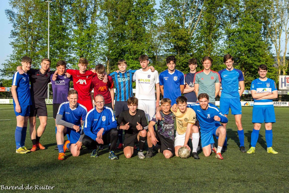 De open training van het nieuw op te zetten O23-team bij SEH gisteravond was geslaagd: Maar liefst 17 deelnemers, waarvan tien niet-leden! Op 6 juni volgt nog een oefenpot. 

Meer info @ vvseh.nl/open-training-… 

📸Barend de Ruiter   
#rt #heerde #recreatief #wijzijnseh