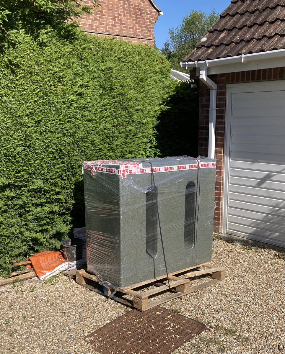 Yay !!! This weekend is project has arrived🥰#operationgardenmakeover 🤣750litre rainwater tank #resilence #climatechange 🌷