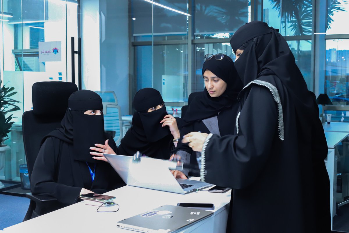 CCS_KKU's tweet photo. اليوم الرابع : 
محاضرة اضافية قدمتها الدكتور ندى العسبلي بعنوان Blockchain in IOT
كما تم تقييم مشاريع المتسابقين من قبل لجنة التقييم وأختيار الفائزين وتكريم المشتركين

#جامعة_الملك_خالد
#عمادة_شؤون_الطلاب
#كلية_علوم_الحاسب
#نادي_الحاسب
#IOT_BOOTCAMP_KKU https://t.co/TBLeOVQs0s