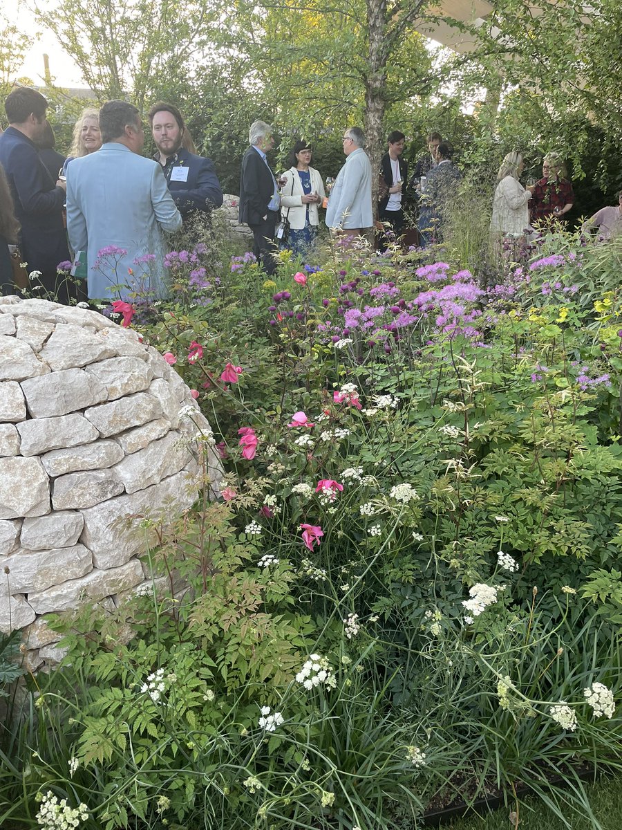 A wonderful evening at #ChelseaFlowerShow with the lovely team from <a href="/HoratiosGarden/">Horatio's Garden Charity</a>, and getting to see the gold medal-winning, Best in Show garden up close in all its glory.