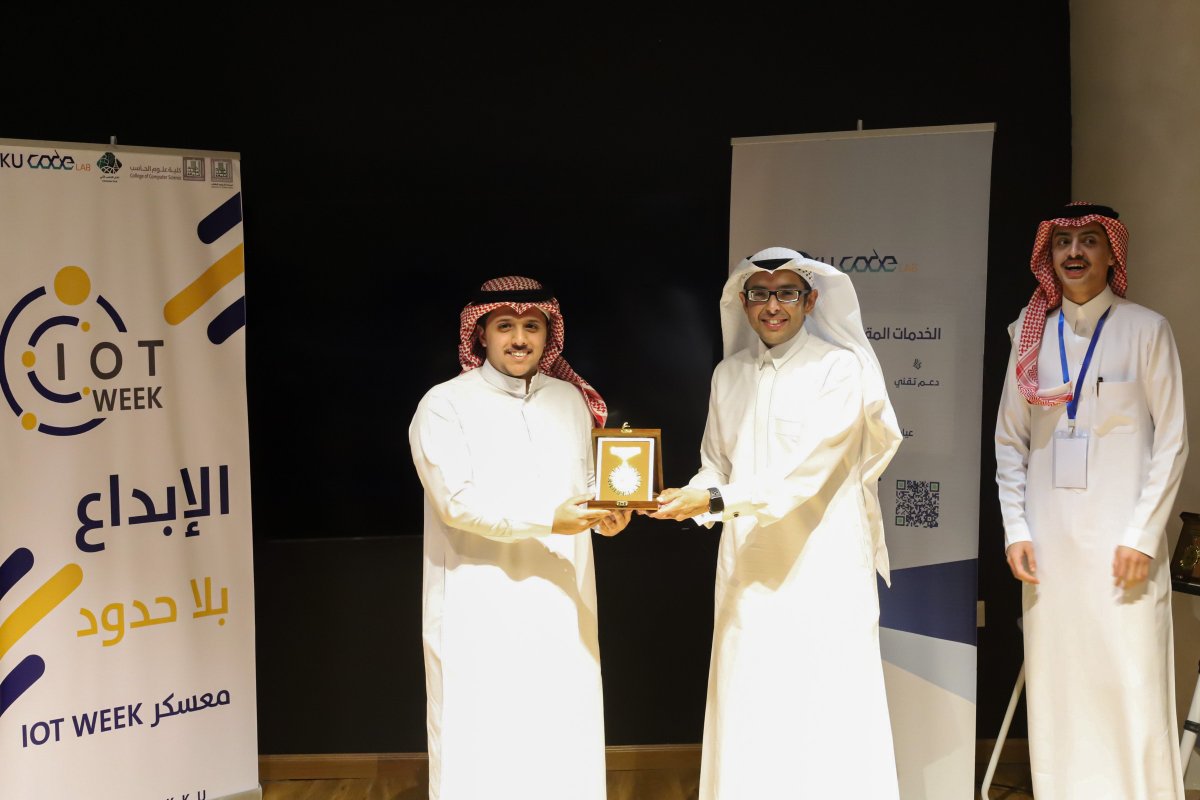 CCS_KKU's tweet photo. وفي النهاية تم عرض المشاريع وتقييمها 
وتم تكريم الفائزين

#جامعة_الملك_خالد
#عمادة_شؤون_الطلاب
#كلية_علوم_الحاسب
#نادي_الحاسب
#IOT_BOOTCAMP_KKU https://t.co/pCVA7uuW5H