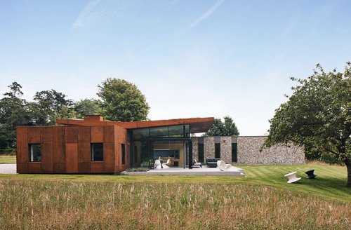 Beautiful materials, immaculate detailing and excellent workmanship wrapped round strong sustainable credentials have won <a href="/hudsonarch/">HudsonArchitects</a>'s glamorous Coast House RIBA East Small Project of the Year Award <a href="/RIBAEast/">RIBA East</a> #RIBAawards
ow.ly/5t8Y50Ow5Jl