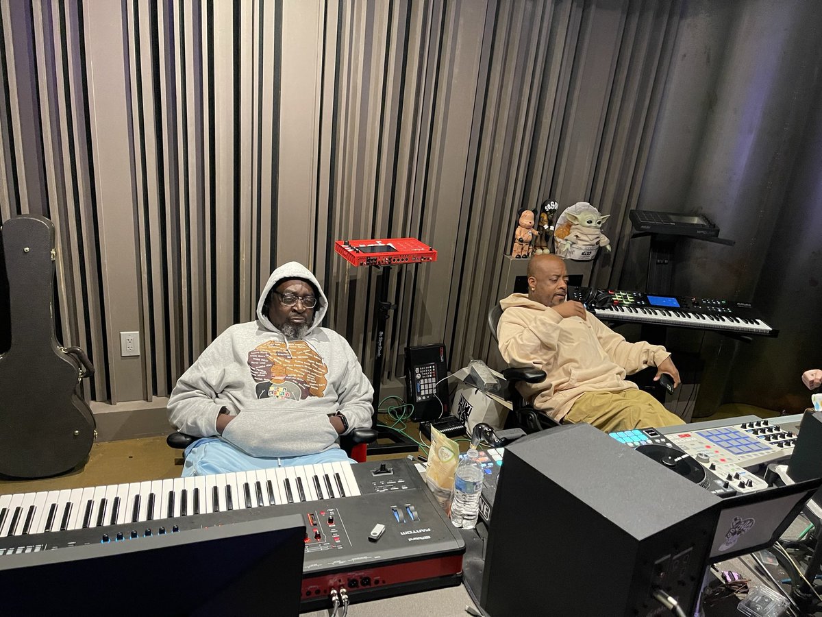 manuelseal2's tweet photo. @jermainedupri @AriLennox we ready for the summer https://t.co/QJbcMPIv49