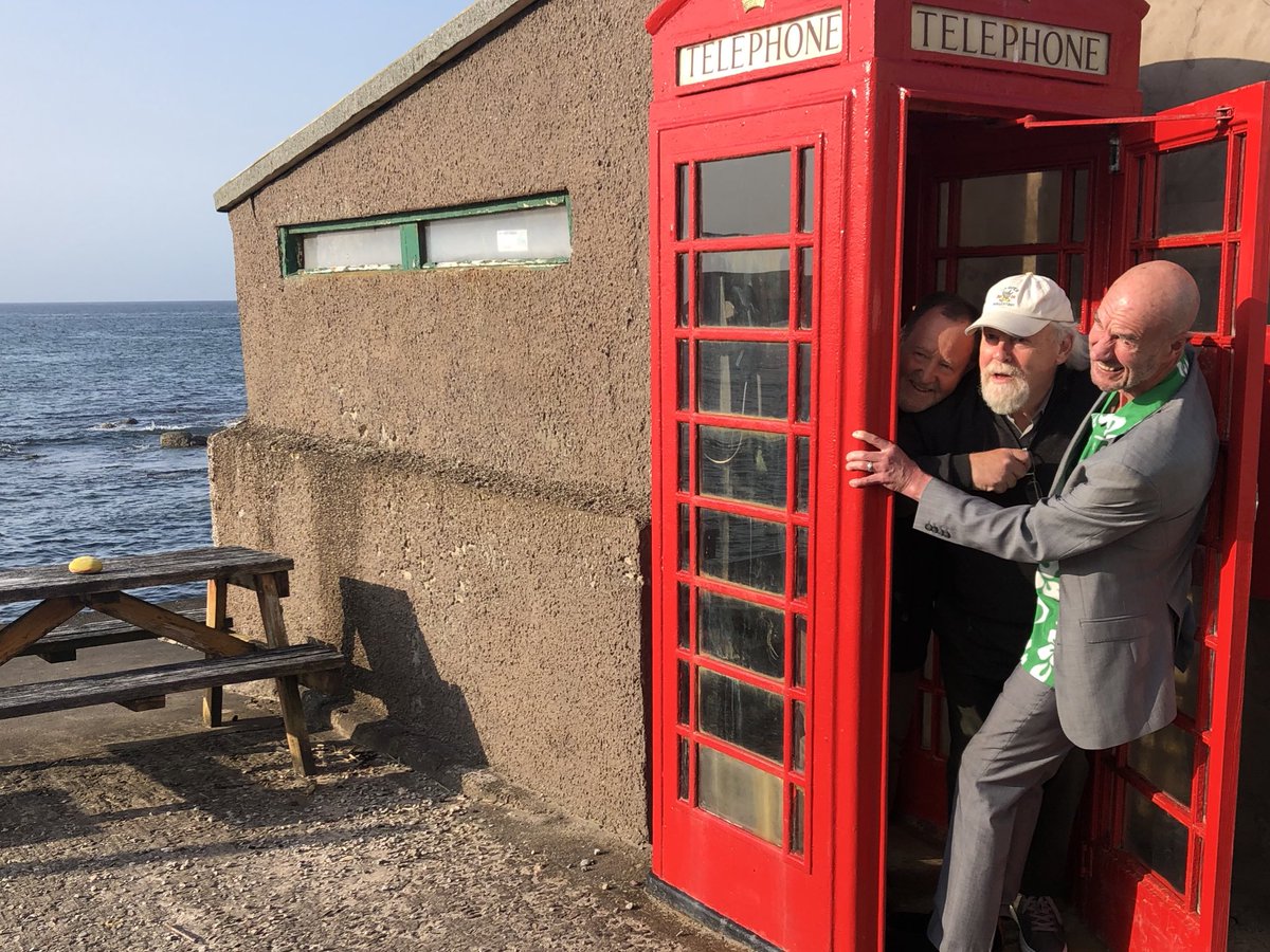 jon_melville's tweet photo. How many Local Hero actors can you fit in a phone box? 🏴󠁧󠁢󠁳󠁣󠁴󠁿 

@JohnnieWatson23 @tamdeanburn and Jimmy Yuill return to Pennan to find out. #LocalHero40 #scottishfilm https://t.co/XQrxDlgdCu